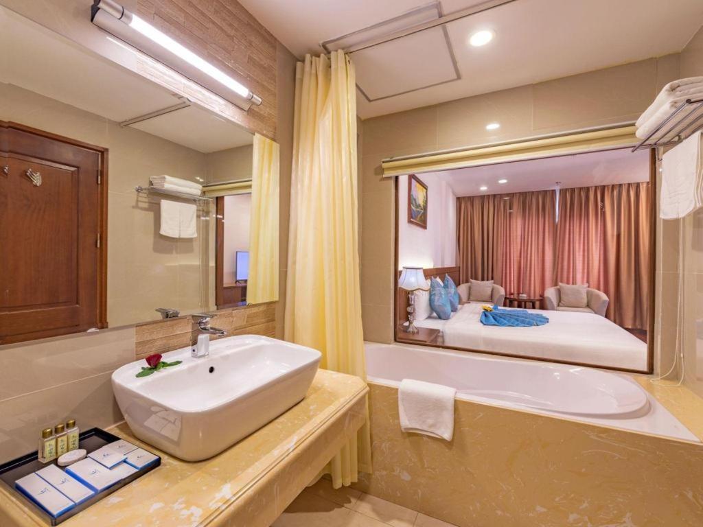 Lam Giang Hotel Vinh Esterno foto