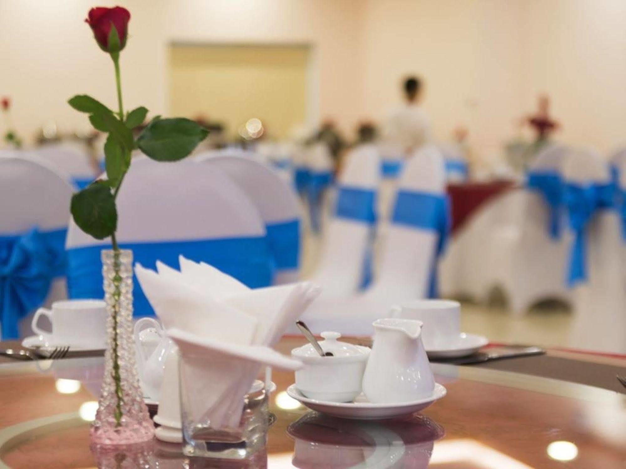 Lam Giang Hotel Vinh Esterno foto