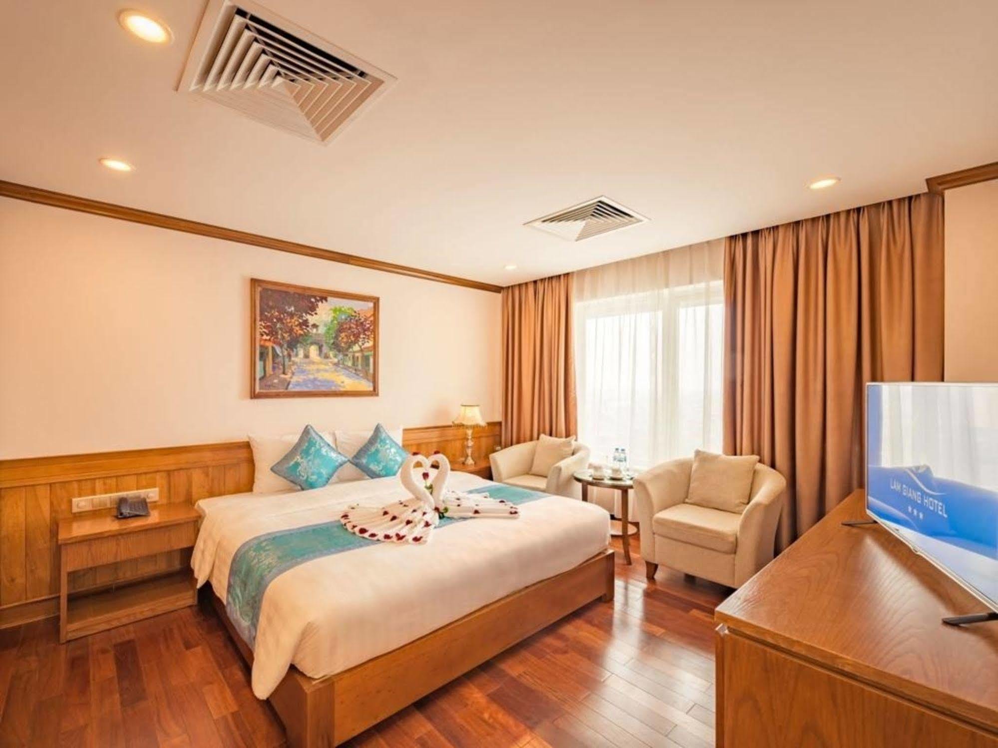 Lam Giang Hotel Vinh Esterno foto
