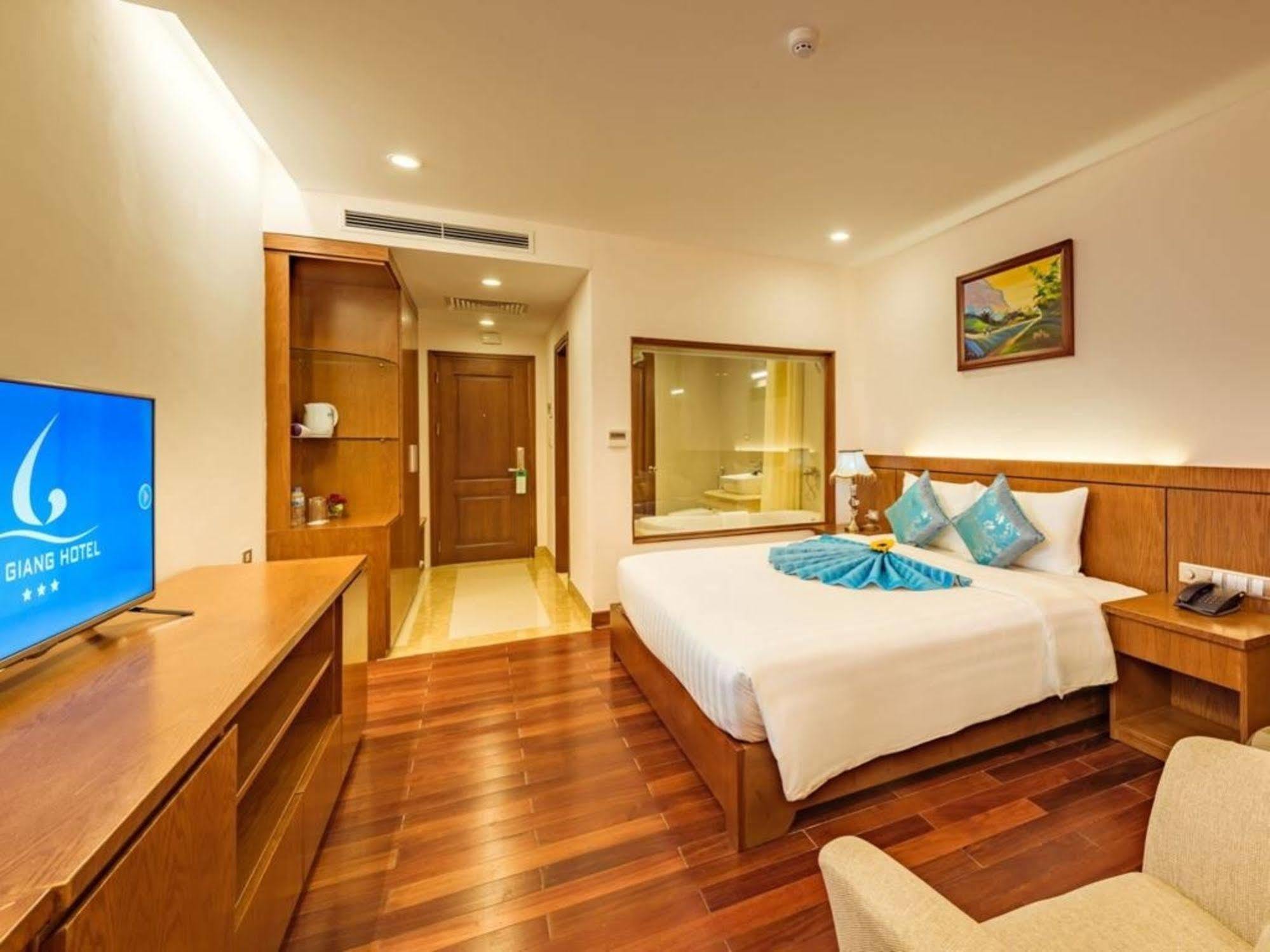 Lam Giang Hotel Vinh Esterno foto