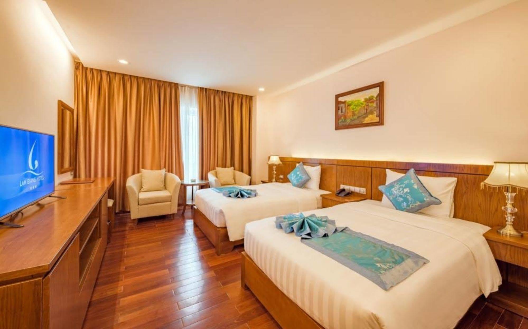 Lam Giang Hotel Vinh Esterno foto