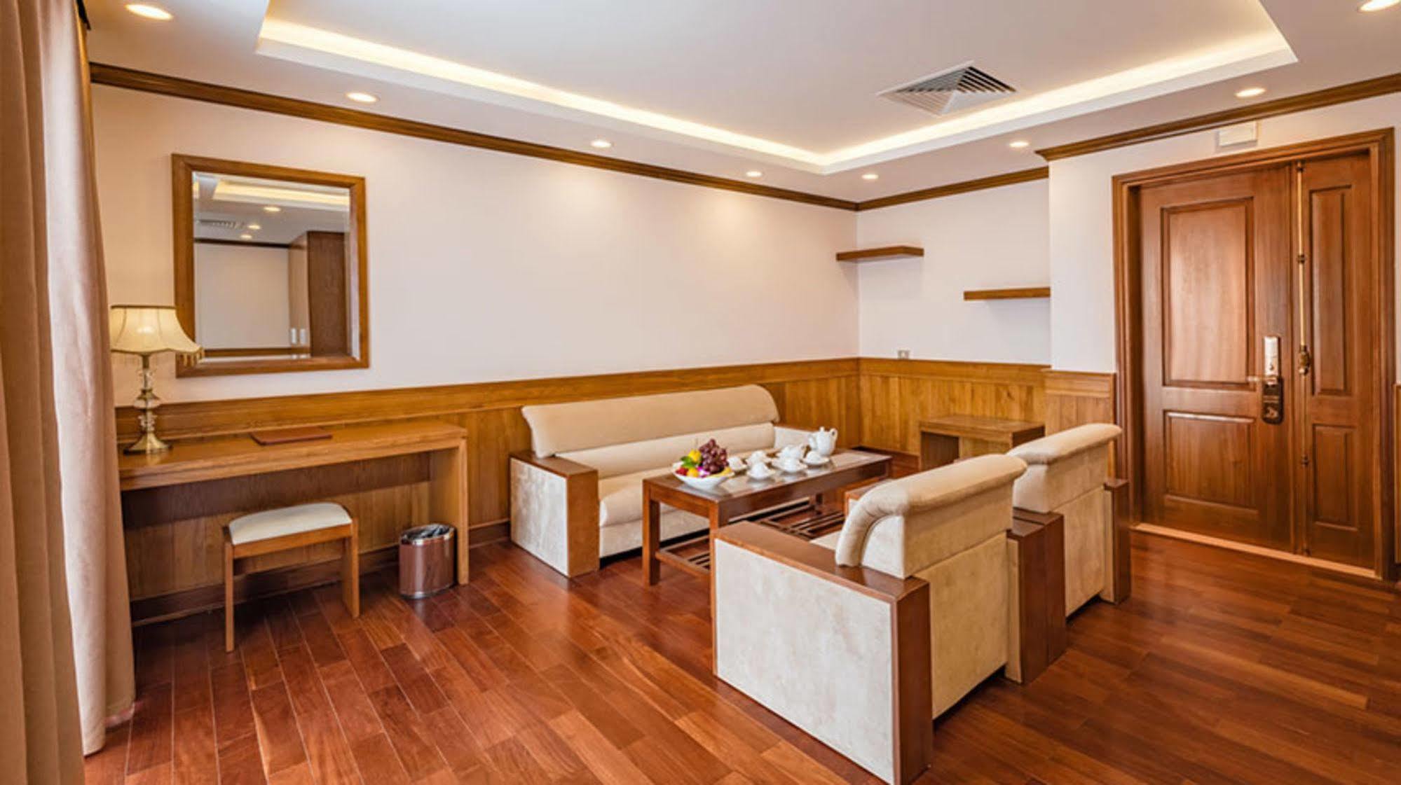 Lam Giang Hotel Vinh Esterno foto