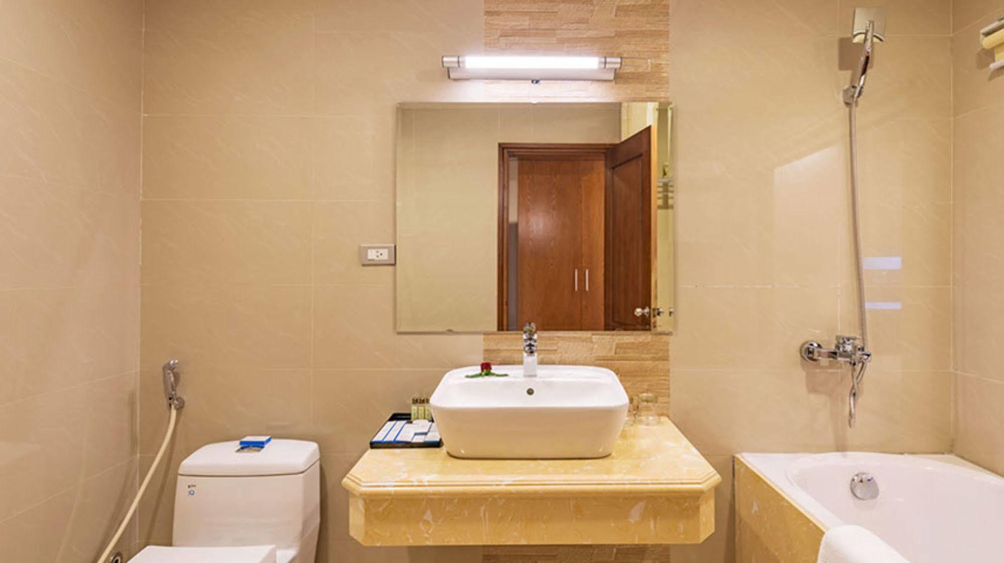 Lam Giang Hotel Vinh Esterno foto