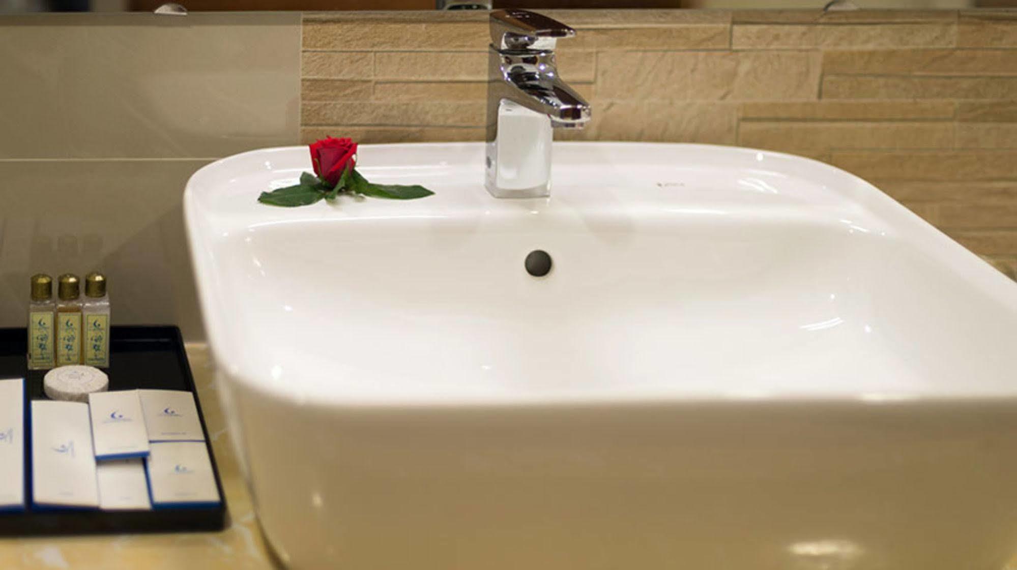 Lam Giang Hotel Vinh Esterno foto