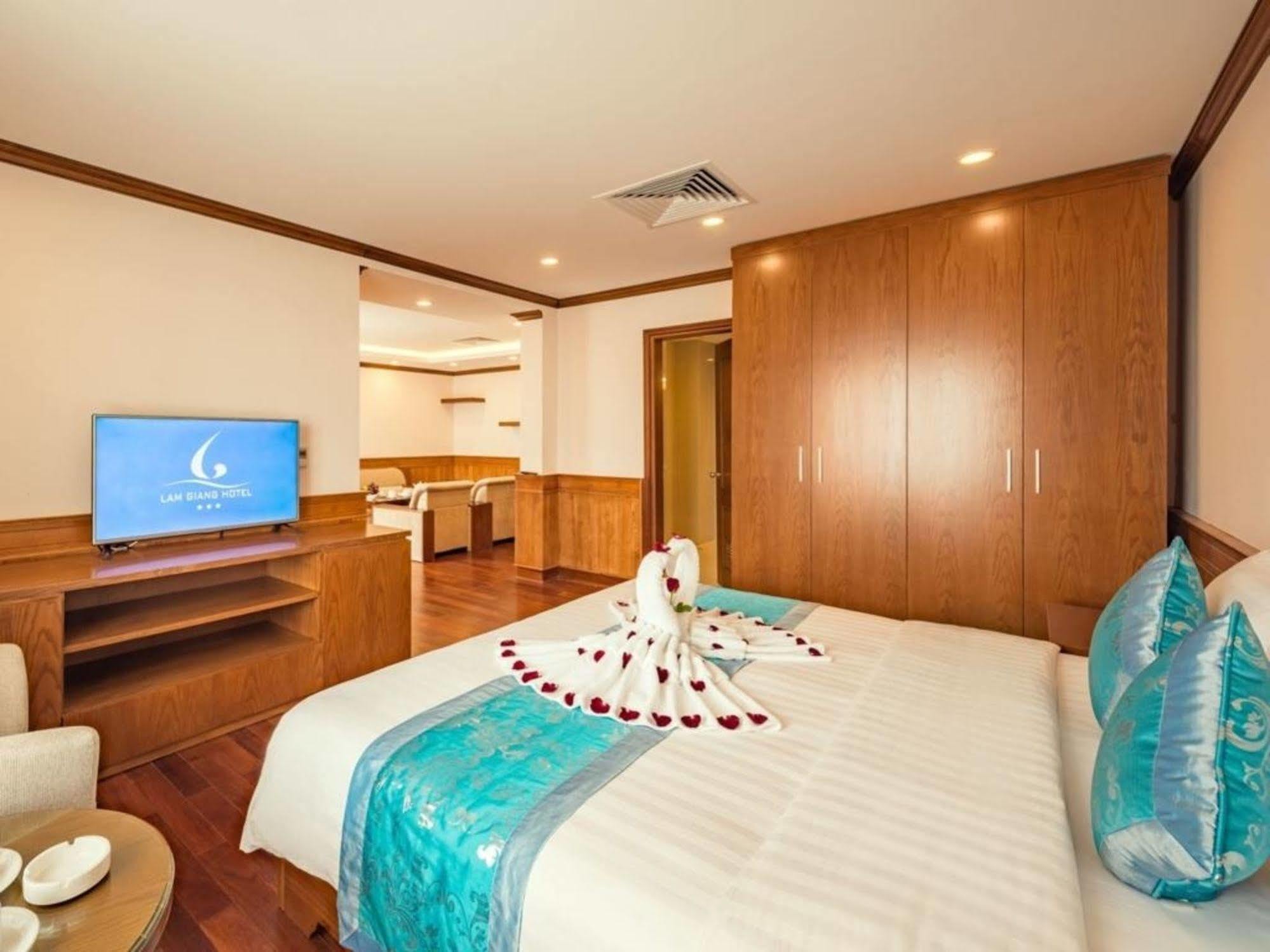 Lam Giang Hotel Vinh Esterno foto