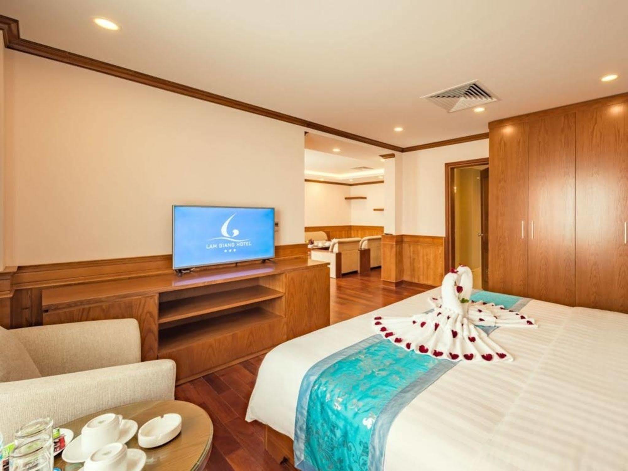 Lam Giang Hotel Vinh Esterno foto